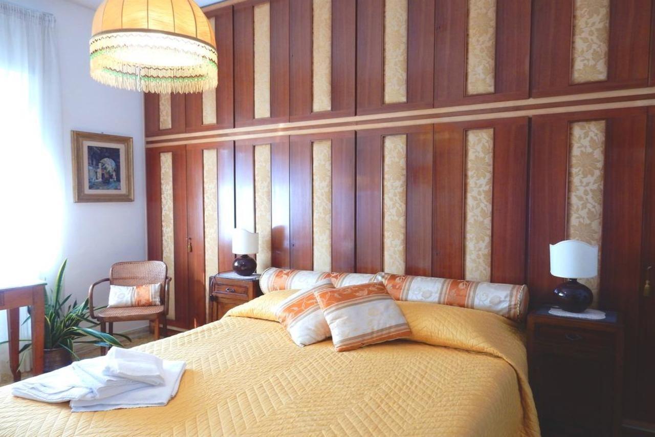 Romulus Rex Hotel Bagian luar foto