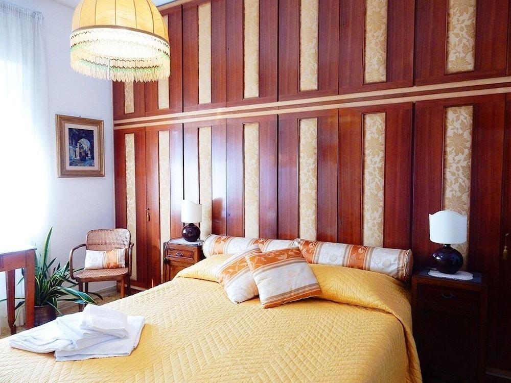Romulus Rex Hotel Bagian luar foto