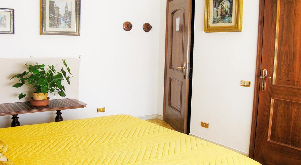Romulus Rex Hotel Bagian luar foto